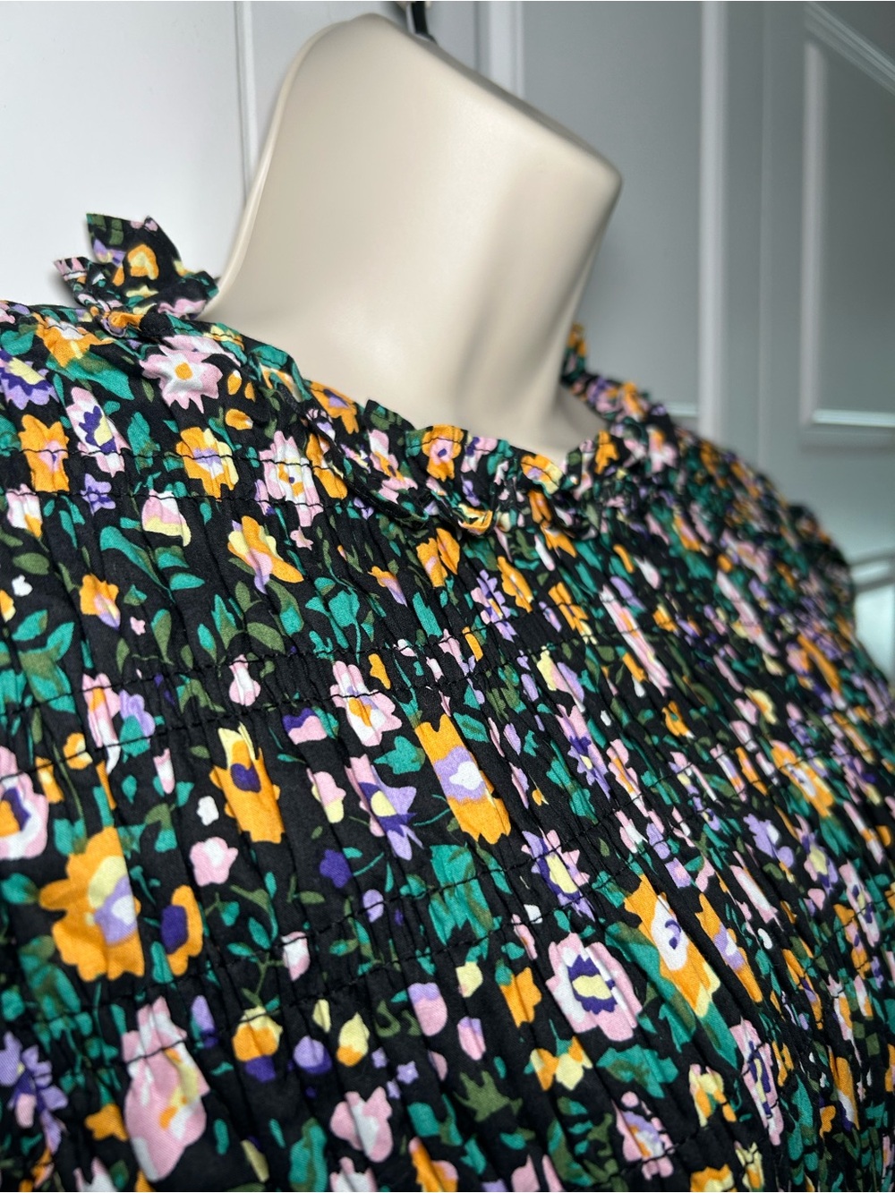 Tuckernuck Hyacinth House Samantha Dress S Black Floral Smocked Midi Puff Sleeve - Picture 3 of 10